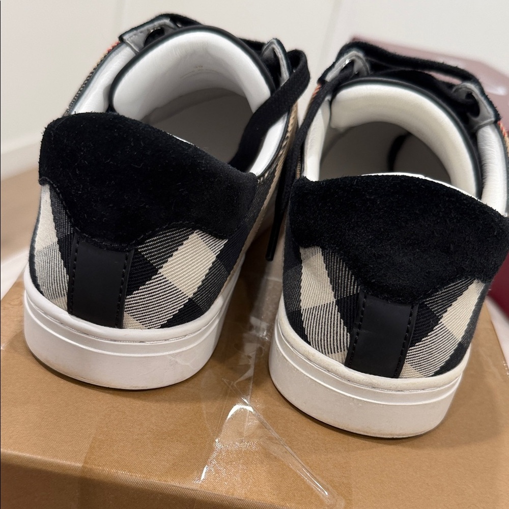 Burberry Black and White Men’s Low-Top Sneakers - Picture 3 of 9